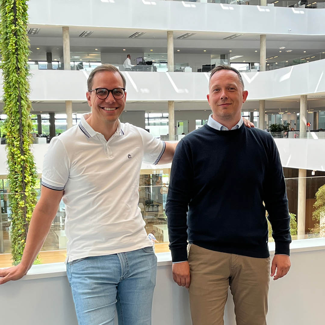 Michael og Johnny fra DSV står på HQ